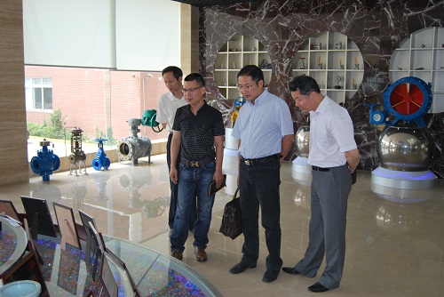 �й��ζ��^(q��)ί�y(t��ng)��(zh��n)�������L(zh��ng)���^(q��)�y(t��ng)��(zh��n)���C(j��)�P(gu��n)�h��֧��ӛ������ͬ־���Ϻ������y�T�Sҕ�칤�����D 2��