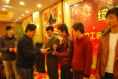 ����(hu��)��ϯ���y�A�C�l(f��)��˾�ڶ����\(y��n)��(d��ng)��(hu��)��(g��)�˪�(ji��ng)