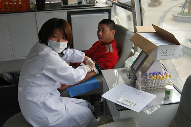 ��˾�T�����ζ������V��(ch��ng)�I(xi��n)Ѫ܇�����x��(w��)�I(xi��n)Ѫ